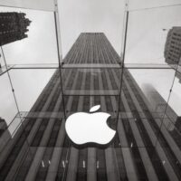 Apple afferma che il numero di dispositivi attivi ha raggiunto un nuovo massimo storico dopo un trimestre da record.